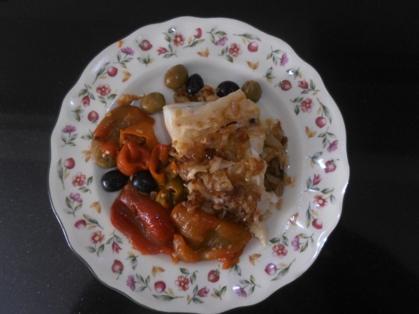 BACALAO A LA PLANCHA CON CEBOLLA CONFITADA 