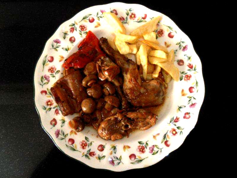 Conejo guisado con champi�ones