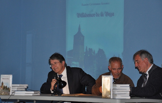 Presentaci�n del libro en el sal�n de actos de del Casa de cultura de Villademor
