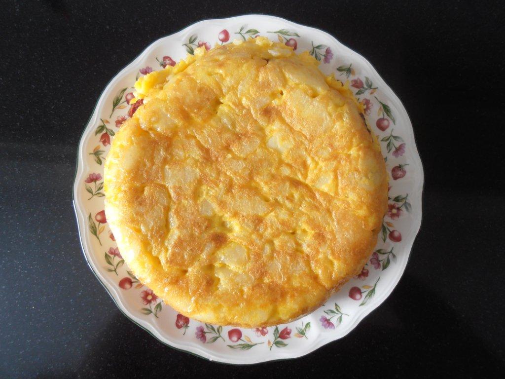 Tortilla rellena de cecina y queso de cabra